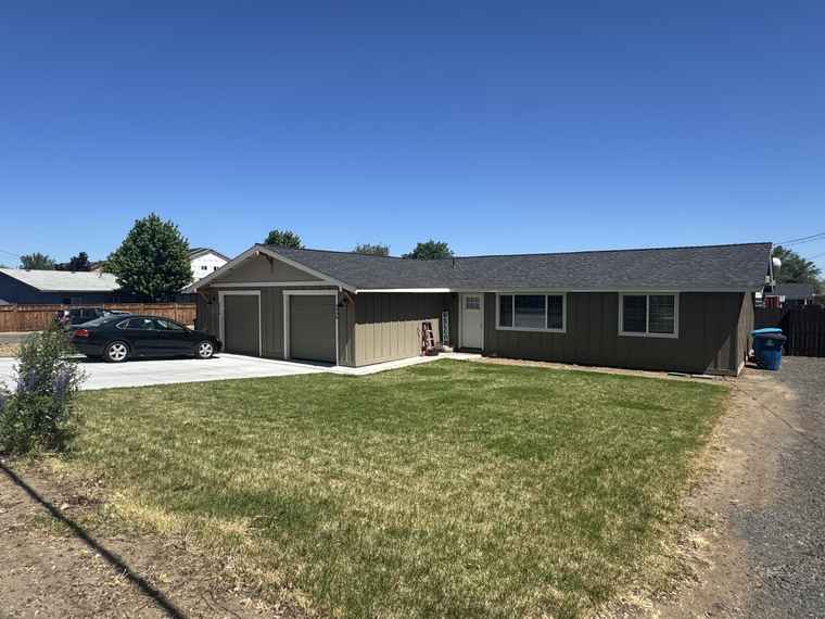 Photo of 2906 SW Canal Blvd Redmond, OR 97756