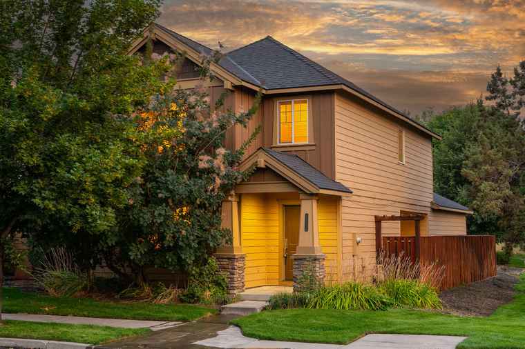 Photo of 2822 NW Elm Ave Redmond, OR 97756