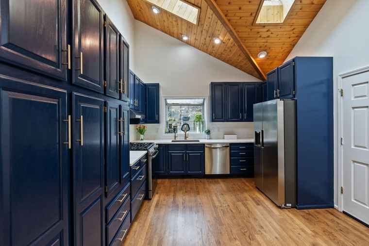 Photo of 624 NE Tracker Ct Bend, OR 97701