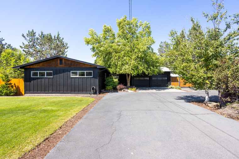 Photo of 1199 SW Canyon Dr Redmond, OR 97756