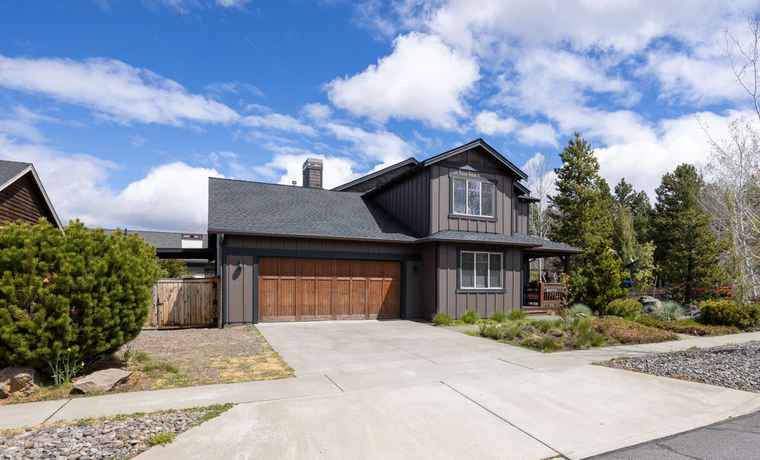 Photo of 2936 NW Shevlin Meadow Dr Bend, OR 97703