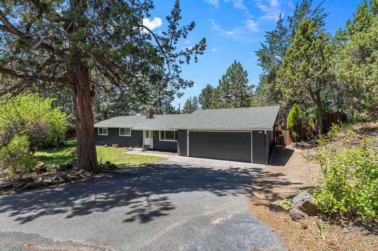 Photo of 135 SE 16th St Bend, OR 97702