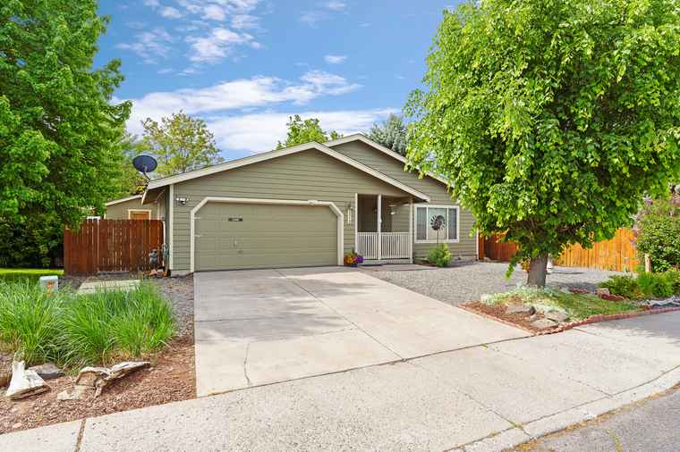 Photo of 2379 Mountain Willow Dr Bend, OR 97701