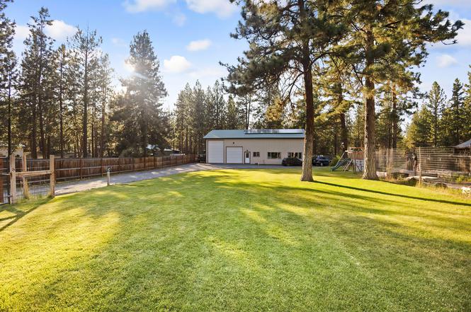 19518 River Woods Dr, Bend, OR 97702