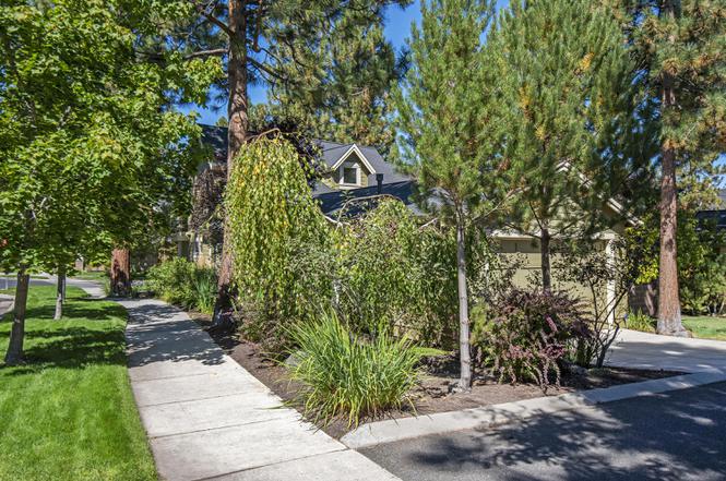 2551 NW Crossing Dr, Bend, OR 97703
