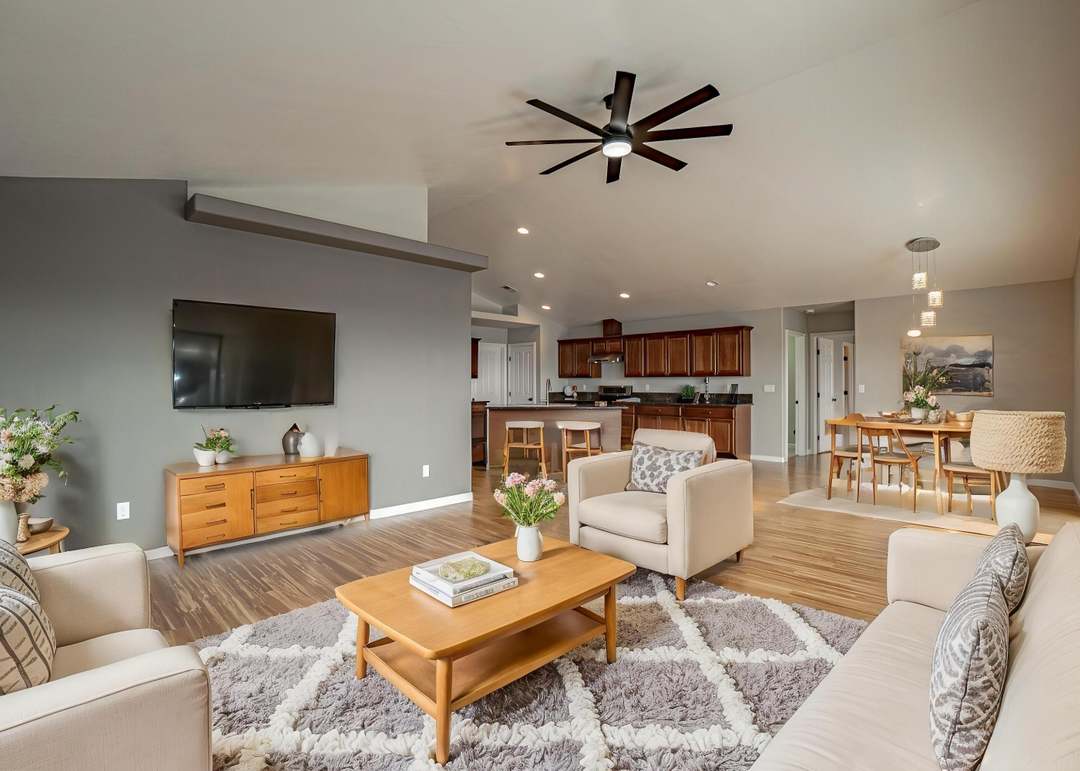 1020 Azure Way, Eagle Point, OR 97524