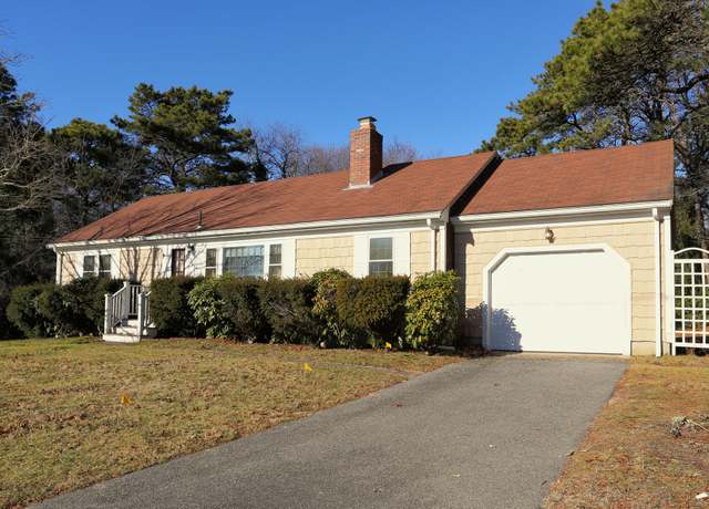 Property at 34 Hamden Cir, Hyannis, MA 02601, 3 beds, 1 bath