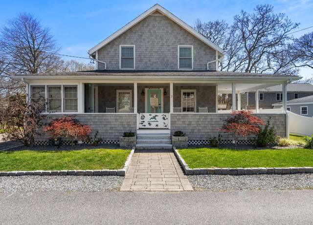 Property at 7 Hawthorne Ct, Falmouth, MA 02540, 4 beds, 2 baths