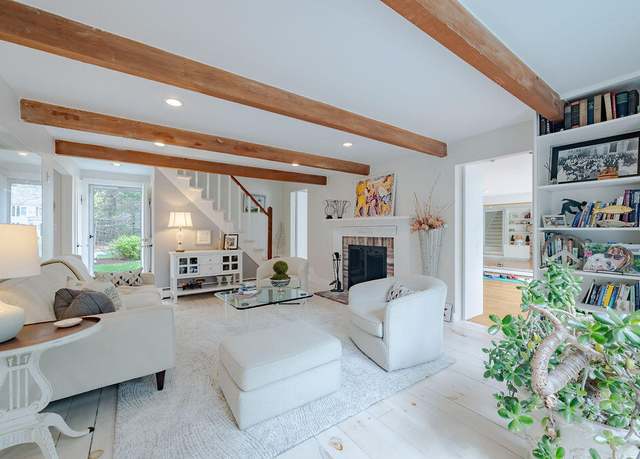 Property at 39 Rosewood Ln, Cotuit, MA 02635, 3 beds, 2.5 baths