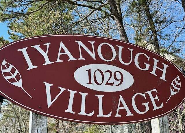 Property at 1029 Iyannough Rd Unit 3 B, Hyannis, MA 02601, 2 beds, 1 bath