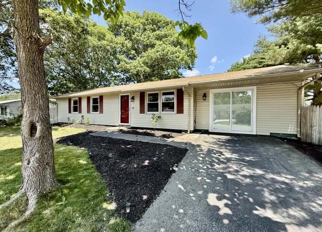 Property at 20 Terry Ln E, Wareham, MA 02571, 3 beds, 1 bath