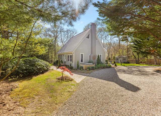 Property at 11 White Oak Trl, Centerville, MA 02632, 2 beds, 2 baths