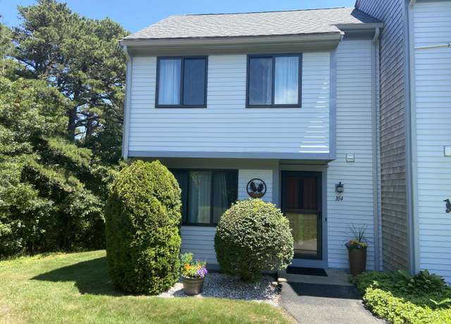 Property at 104 Chestnut Cir, Brewster, MA 02631, 2 beds, 1.5 baths