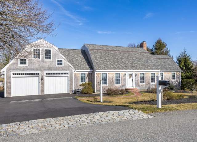 Property at 7 Colonial Dr, Chatham, MA 02633, 4 beds, 2.5 baths