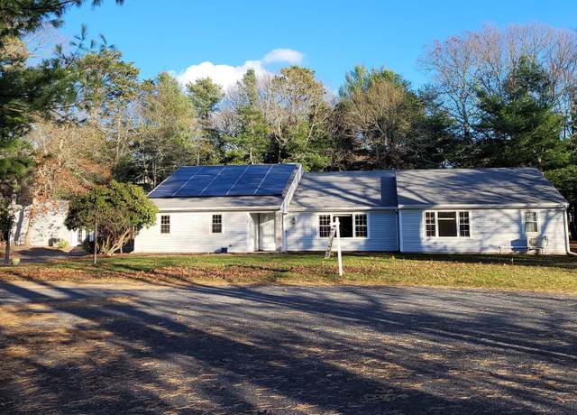 Property at 130 Foxglove Rd, Centerville, MA 02632, 3 beds, 2.5 baths