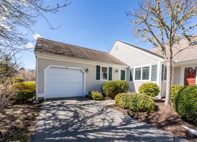 Property at 6 Masters Ct, Mashpee, MA 02649, 2 beds, 2 baths