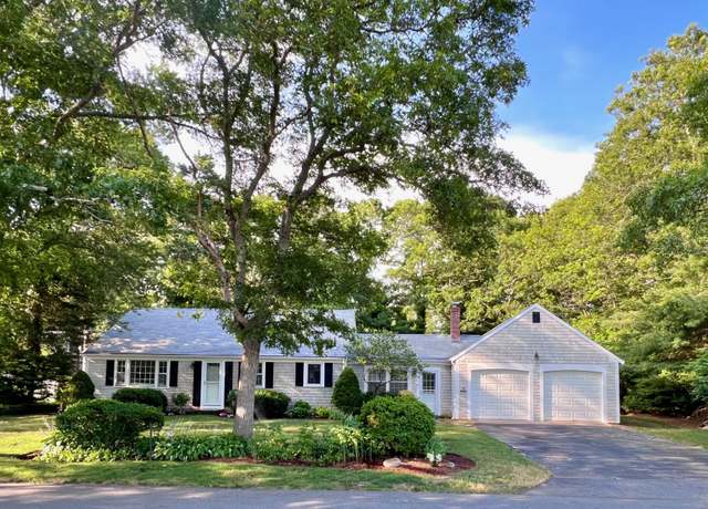 Property at 40 Highland Dr, Centerville, MA 02632, 3 beds, 1.5 baths