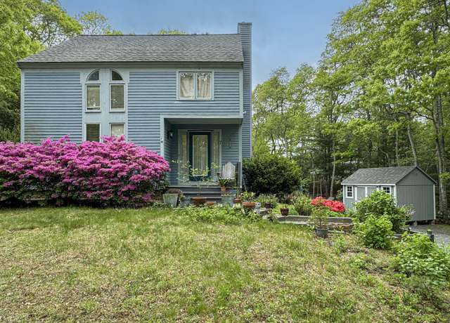 Property at 7 Fox Hollow Ln, Osterville, MA 02655, 3 beds, 2 baths