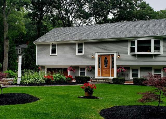 Property at 17 Sea Meadow Dr, Sandwich, MA 02563, 3 beds, 2 baths