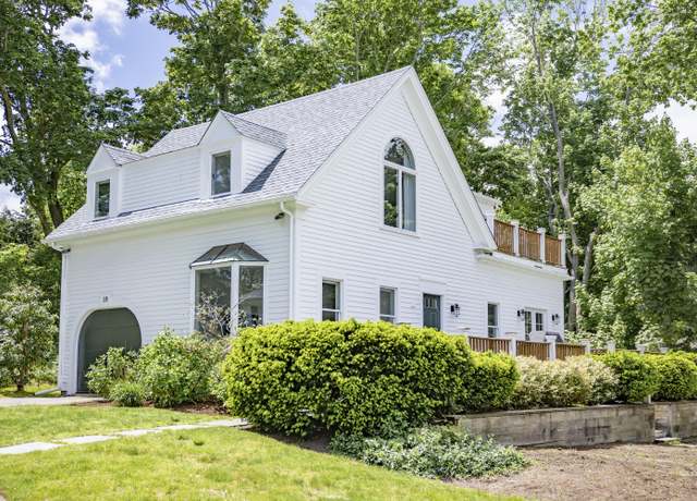 Property at 19 E Bay Rd, Osterville, MA 02655, 3 beds, 2.5 baths