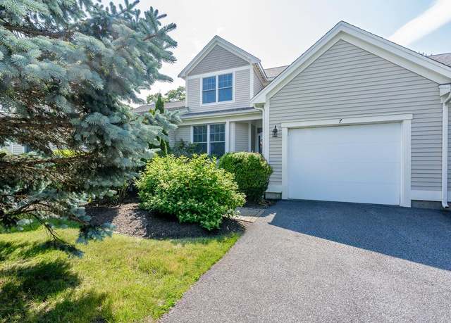 Property at 7 Sea Spray Ave, Mashpee, MA 02649, 2 beds, 2.5 baths