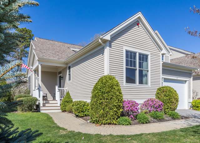 Property at 21 Chadwick Ct, Mashpee, MA 02649, 2 beds, 3 baths