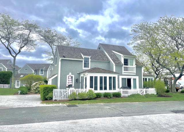 Property at 25 Milestone Way, Mashpee, MA 02649, 2 beds, 1.5 baths