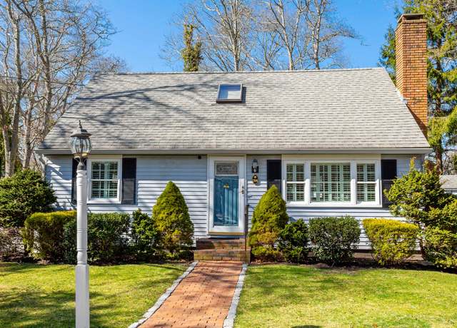 Property at 394 Old Stage Rd, Centerville, MA 02632, 3 beds, 2 baths