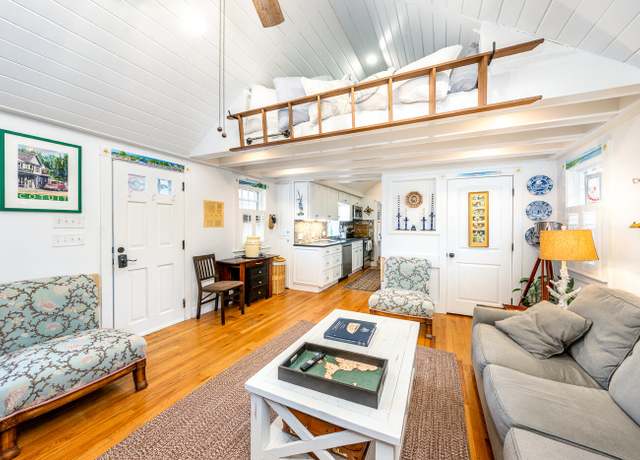 Property at 21 Nickerson Rd #3, Cotuit, MA 02635, 1 bed, 1 bath