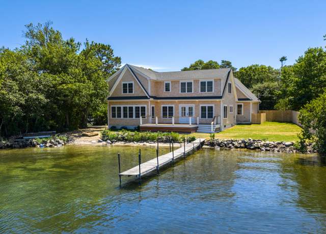 Property at 159 Willow Run Dr, Centerville, MA 02632, 4 beds, 3.5 baths