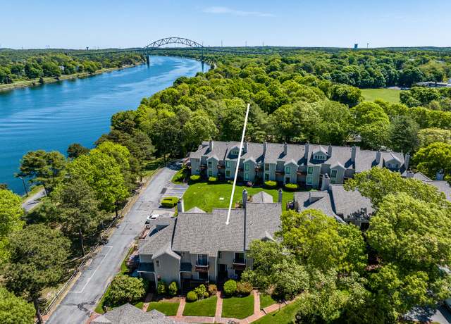 Property at 17 Ships Way, Bourne, MA 02532, 2 beds, 2.5 baths