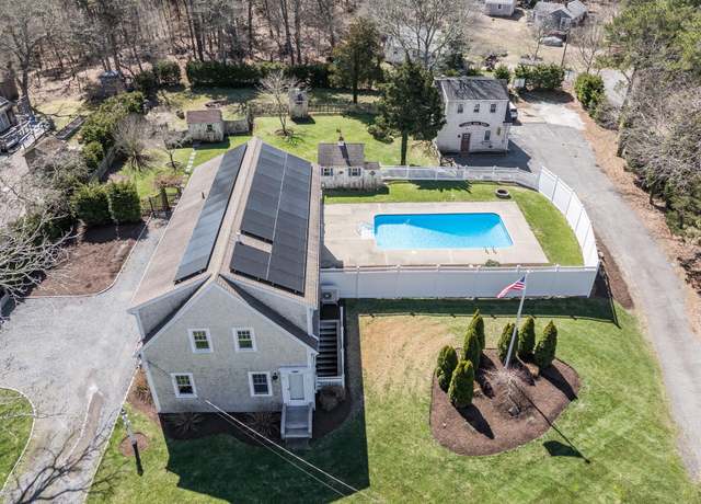 Property at 33 Queen Anne Rd, Harwich, MA 02645, 4 beds, 2.5 baths