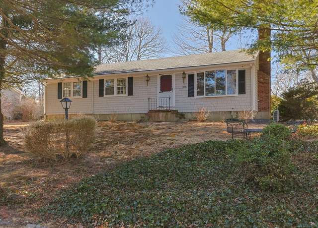 Property at 105 Annable Point Rd, Centerville, MA 02632, 3 beds, 2 baths