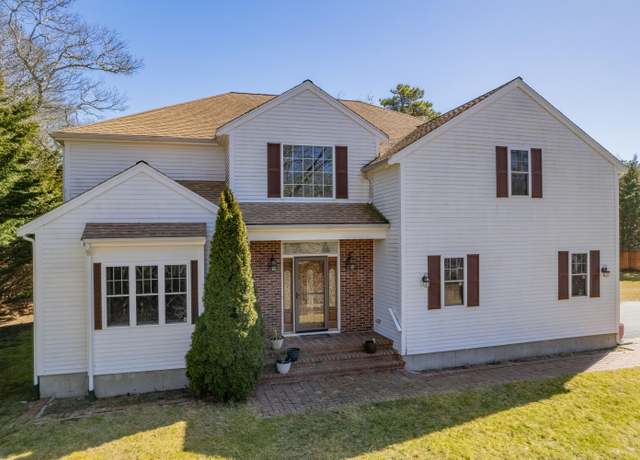 Property at 2 Centerville Ave, Centerville, MA 02632, 4 beds, 3.5 baths