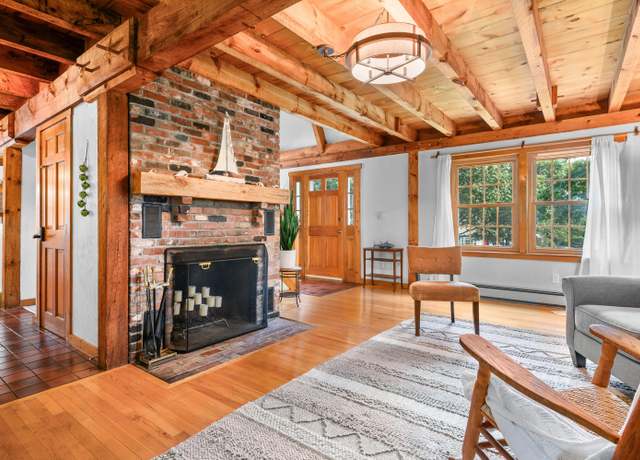 Property at 17 Cedar Point Cir, Centerville, MA 02632, 3 beds, 2 baths
