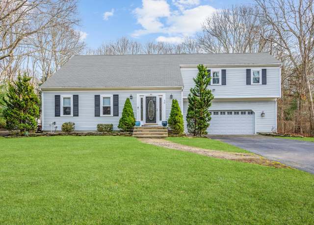 Property at 56 Allan Rd, Centerville, MA 02632, 3 beds, 2.5 baths