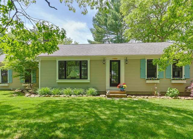 Property at 111 Richardson Rd, Centerville, MA 02632, 2 beds, 2 baths