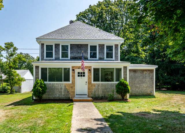 Property at 5 Bradford Ave, Kingston, MA 02364, 6 beds, 2 baths