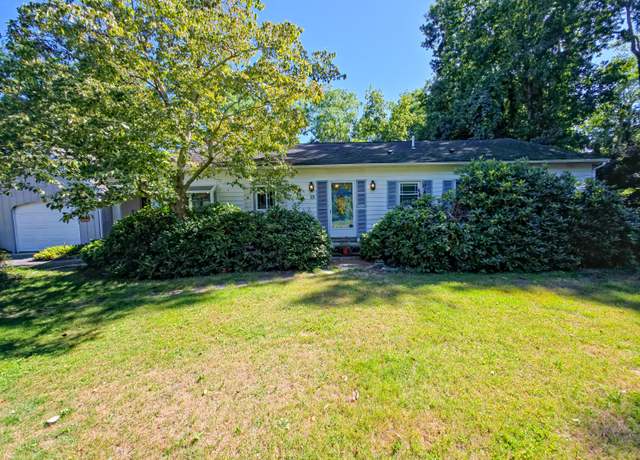 Property at 15 Lakewood Dr, East Sandwich, MA 02537, 3 beds, 1.5 baths