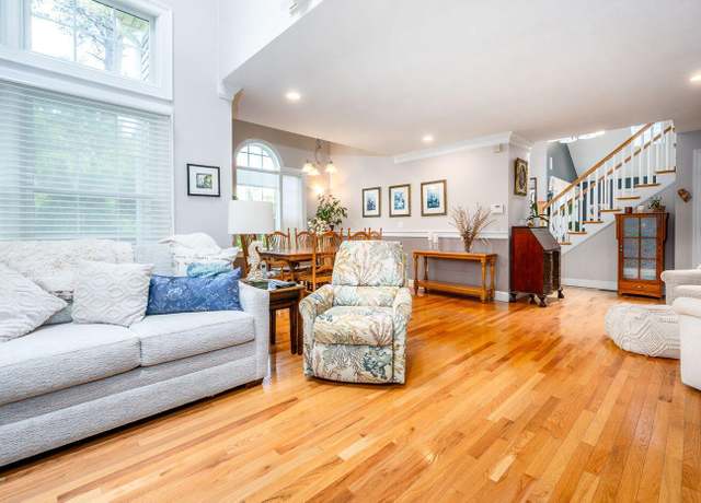 Property at 38 Gold Leaf Ln, Mashpee, MA 02649, 2 beds, 3.5 baths