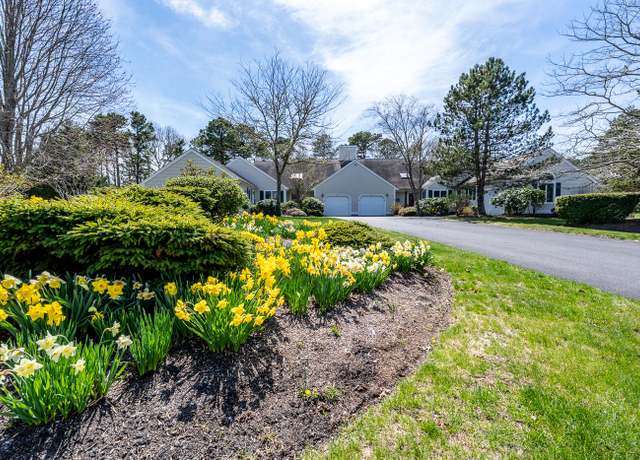 Property at 15 Beacon Ct, Mashpee, MA 02649, 2 beds, 2 baths