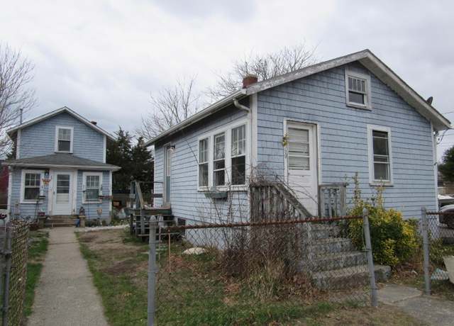 Property at 60 11th St, Wareham, MA 02571, 2 beds, 2 baths