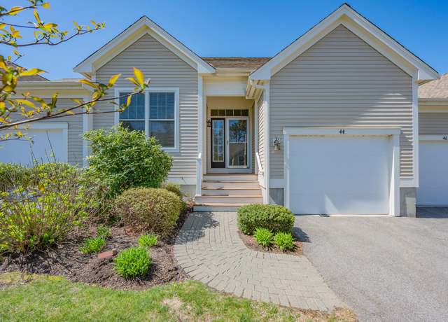 Property at 44 Twin Oaks Dr, Mashpee, MA 02649, 2 beds, 2 baths
