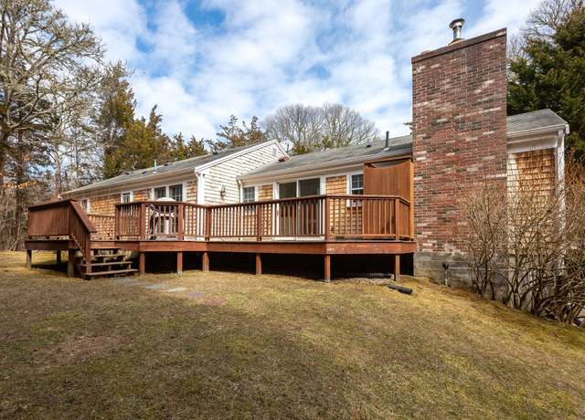 Property at 11 Blueberry Ln, Orleans, MA 02653, 2 beds, 2.5 baths