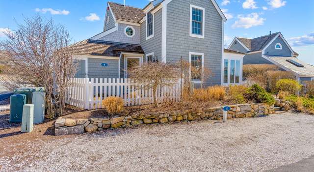Photo of 4 Vineyard View Ln, Mashpee, MA 02649