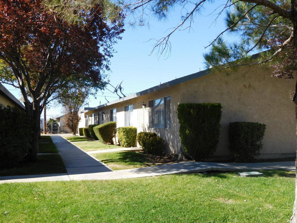 2819 Desert St Unit A,B,C, Rosamond, CA 93560
