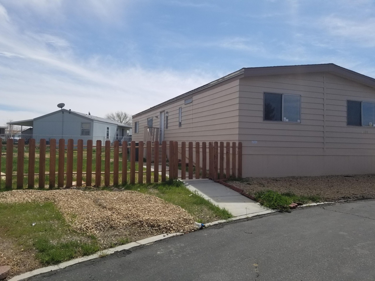 2004 Windflow Dr #75, Rosamond, CA 93560