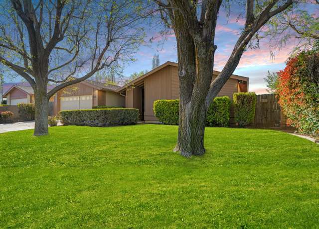 Property at 816 Anita Dr, Tehachapi, CA 93561, 3 beds, 2 baths