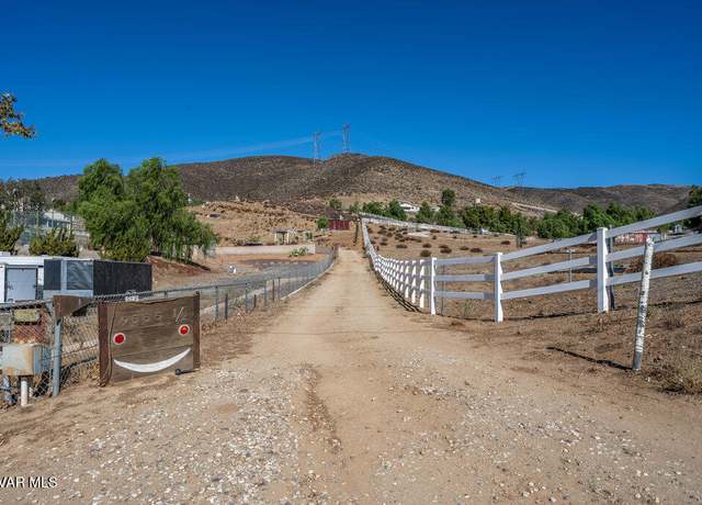 Property at 9555 Hierba Rd, Agua Dulce, CA 91390, 2 beds, 2.5 baths