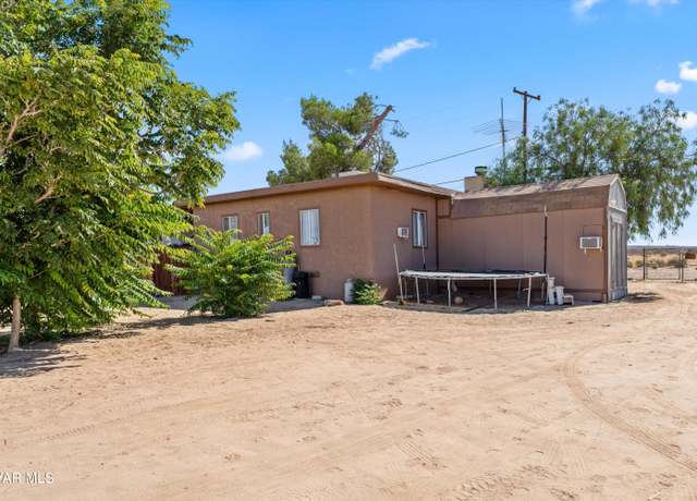 Property at 46460 E 140th St, Lancaster, CA 93535, 4 beds, 1 bath
